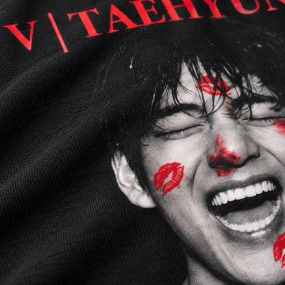 Playera V Taehyung BTS – Diseño K-Pop Black & Red ❤️