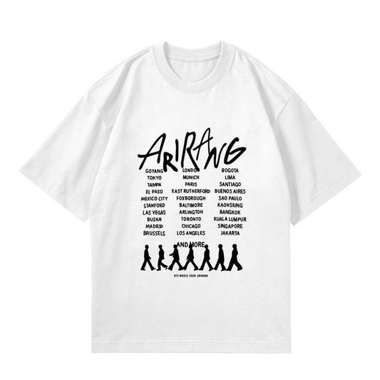 Playera Oversize Blanca BTS Arirang World Tour – Diseño Kpop Ciudades 🔥💜